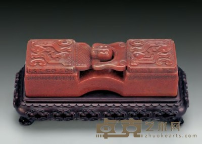 寿山珠砂红带扣形摆件 11×3.5×3cm