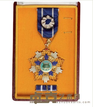 民国时期国民政府六等宝鼎特种襟绶勋章一枚 