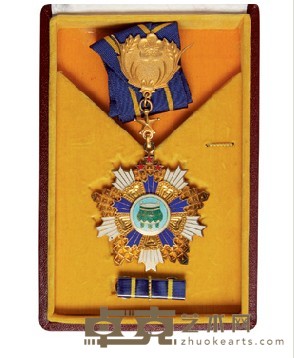 民国时期国民政府四等宝鼎特种领绶勋章一枚 