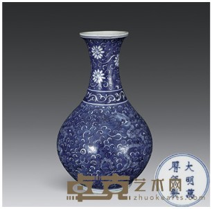 “大明万历年制”瓷瓶 7.5×25.5cm