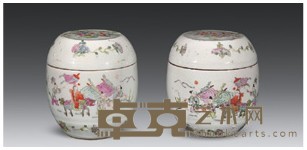 粉彩人物故事鼓形盖罐（一对） 高12.5cm；直径11.3cm