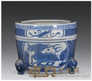 青花麒麟香炉 高17cm；直径21cm