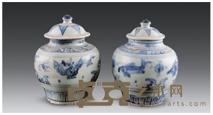 明成化 鱼龙纹青花罐（一对） 高15cm