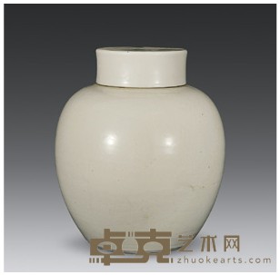 白釉暗刻大罐 高23.6cm