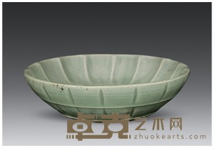 龙泉窑菊瓣盘 高3cm；口径12cm