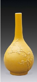 黄釉刻瓷棒槌瓶