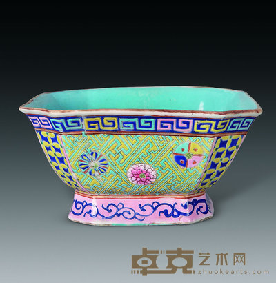 清同治 粉彩篦纹地皮球花倭角博古碗 15×15cm