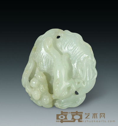 清 白玉刻叶形松鼠葡萄牌 直径5.6cm