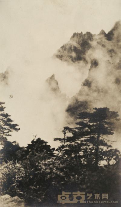 郎静山 约1940年代作 黄山后海烟云 25.5×15.2cm；35.5×22.5cm