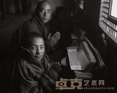 冯建国 2005年作 读经的小僧人，久治，青海，2005 69.8×91cm