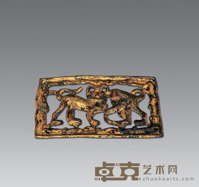 战国 铜鎏金兽搏纹带饰 7.3×3cm