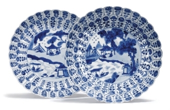 一对中国蓝色和白色被铸造的盘