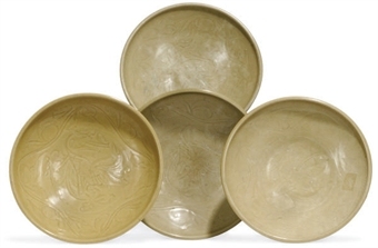 四个中国青瓷釉盘