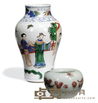 中国WUCAI花瓶 A CELADON-GROUND JARLET 19 cm