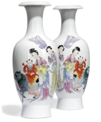 一对中国FAMILLE罗斯栏杆的支花瓶