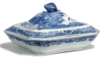 A CHINESE EXPORT BLUE AND WHITE TUREEN