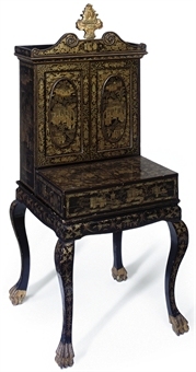 A CHINESE EXPORT LACQUER AND PARCEL GILT CABINET ON STAND