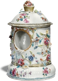 A CHINESE EXPORT FAMILLE ROSE WATCH HOLDER AND COVER