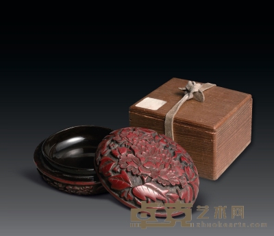 明·剔紅牡丹印泥盒 直徑：7.6cm 高：4.2cm