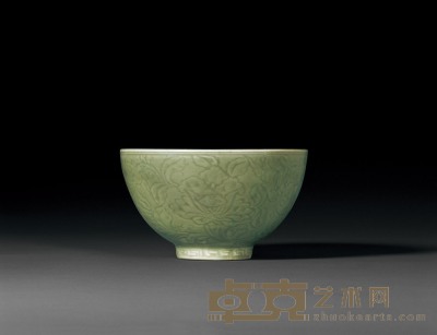 明永乐 龙泉窑青釉暗刻缠枝花卉纹碗 直径18.6cm