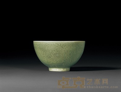 明永乐 龙泉窑青釉暗刻缠枝花卉纹碗 直径18.6cm