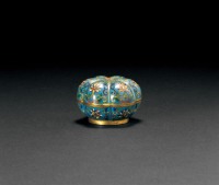 清中期 铜胎掐丝珐琅莲纹瓜棱盒