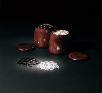 十九世纪 红木围棋罐附双色水晶棋子