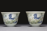 A PAIR OF FINE FAMILLE VERTE CUPS