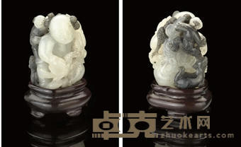 A TWO TONED GREY JADE CARVING OF A BOY, 18TH CENTURY 4.8cm