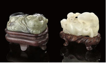 A WHITE JADE CARVING OF A RAM, 19TH CENTURY