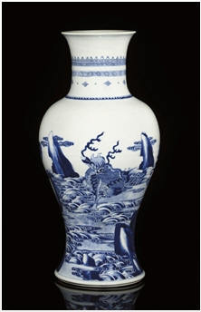 A BLUE AND WHITE BALUSTER VASE, KANGXI (1662-1722)