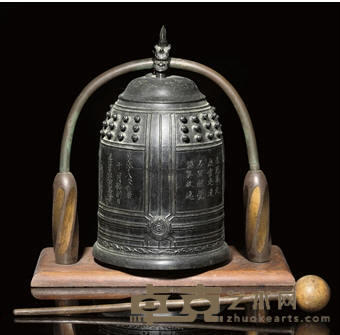A LARGE BRONZE BELL, 16TH/17TH CENTURY 45.2cm