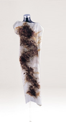 蔡国强 1999年作 三宅一生绉褶装客座艺术家系列四—蔡国强133×48cm