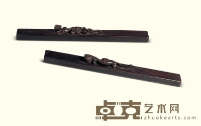 清十七/十八世纪 木雕螭龙纹镇纸 （一对） 长24.4cm