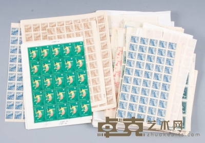 中国邮票新旧杂连张、版票集一部，内有民国票及新中国纪、特、普票等，见有成套及筋票，欢迎到本公司预览。 