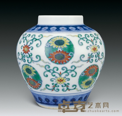 清乾隆 斗彩团菊纹茶叶罐 高11.5cm