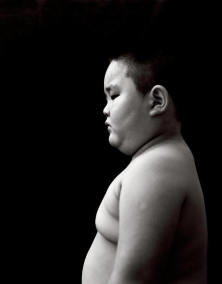 韩磊 2004年 一个胖男孩的侧面像