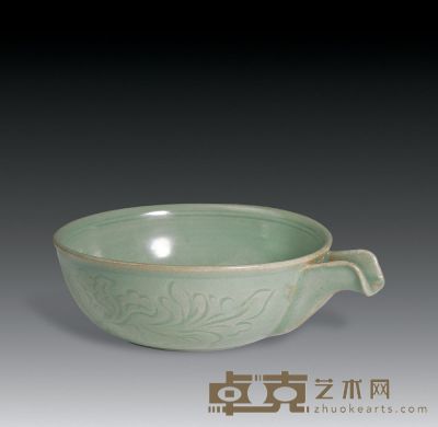 明·清 龙泉窑青釉印寿字纹匜 直径14.5cm