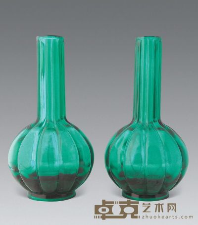 清康熙 宝石绿料长颈瓶 （一对） 高26cm