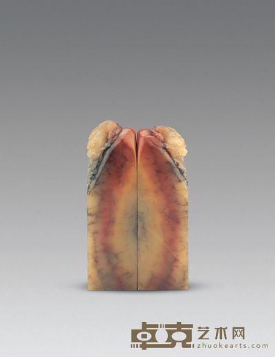 寿山玛瑙冻石雕瑞兽顶对章 2.5×2.5×8.2cm