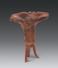 清 犀角雕螭龙爵杯