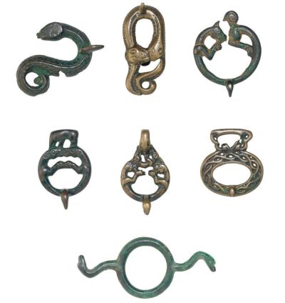 A GROUP OF SEVEN SMALL BRONZE FITTINGS