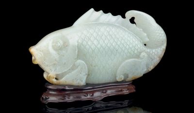 A PALE CELADON JADE CARVING OF A FISH，18TH/19TH CENTURY
