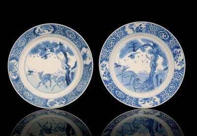 TWO SIMILAR BLUE AND WHITE SAUCER DISHES，KANGXI (1662-1722)