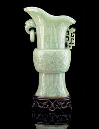 A LARGE JADEITE ARCHAISTIC EWER，GUANG，19TH CENTURY