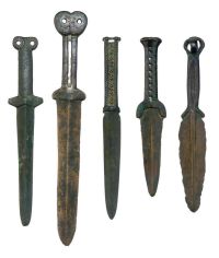 FIVE BRONZE DAGGERS，HAN DYNASTY AND LATER (206BC-221AD)