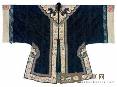 AN INFORMAL ROBE AND TWO APRON SKIRTS  QING DYNASTY，EARLY 20TH CENTURY 