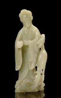 A CELADON JADE FIGURE OF GUANYIN，18TH/19TH CENTURY