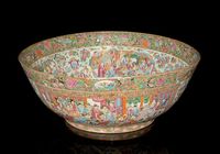 AN EXCEPTIONALLY LARGE CANTONESE PUNCH BOWL，19TH CENTURY