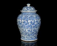 A LARGE BLUE AND WHITE JAR AND DOMED COVER，KANGXI (1662-1722)